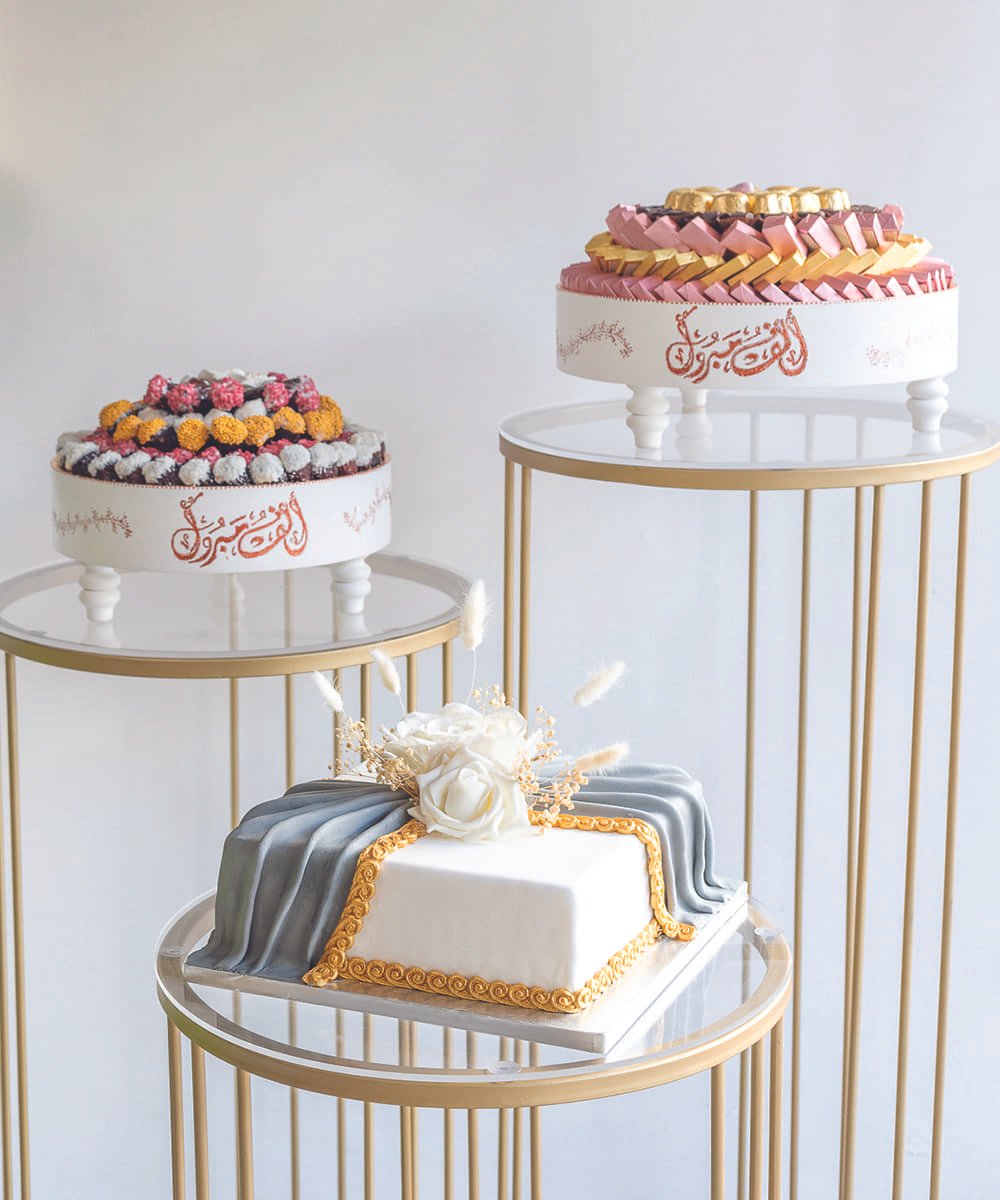 Trio (Cake Design 15-20 Personnes) + mida bois hêtre dattes fourrées et enrobées  + mida Chocolat