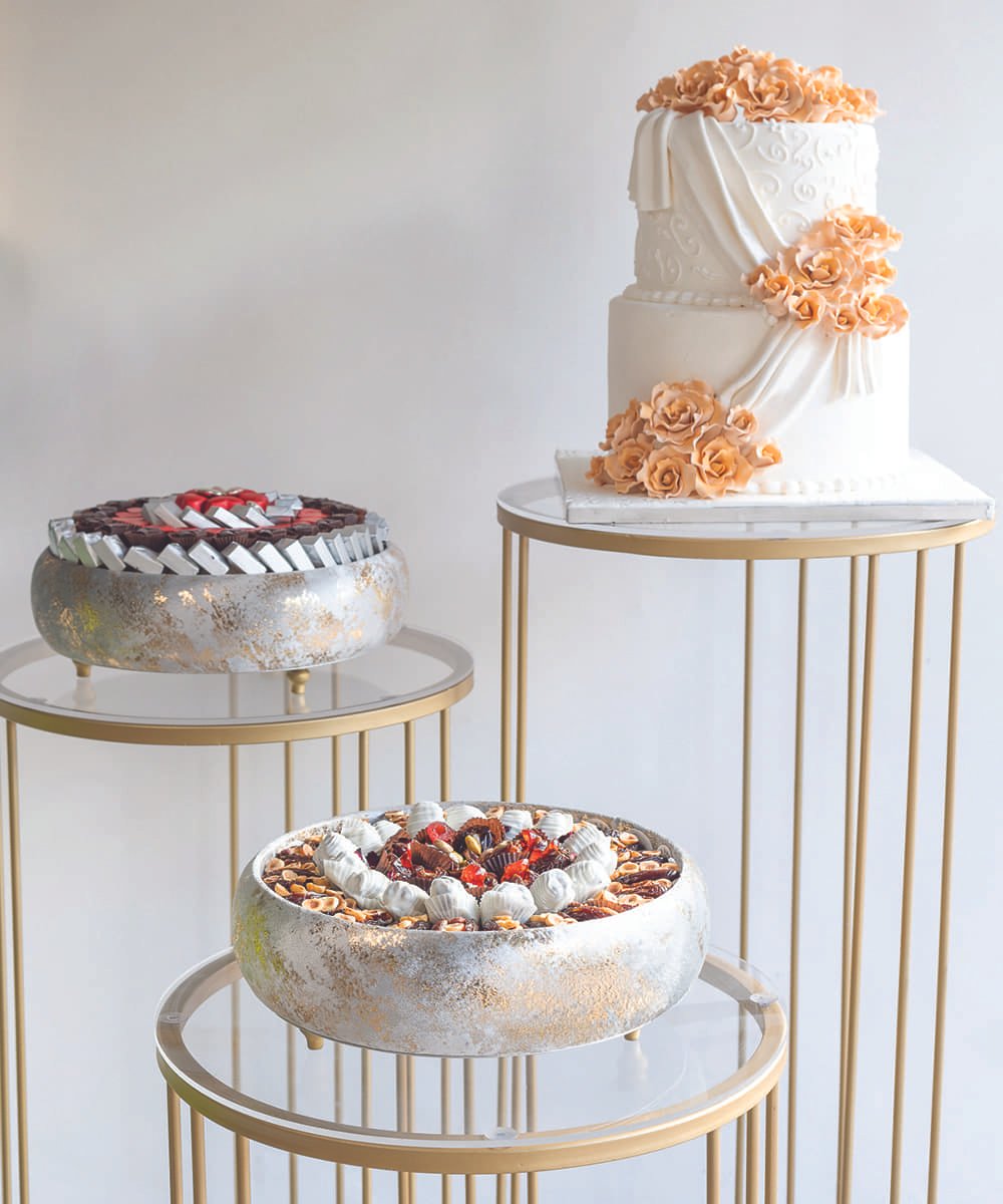 Trio (Cake Design 2 étages 20-30 Personnes) + Tbak Dattes fourrées + Tbak Chocolat